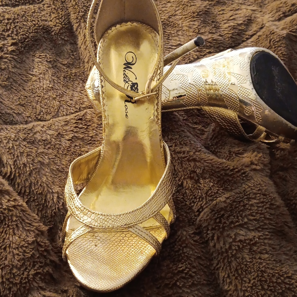 Shoes - Picture 4 of 10